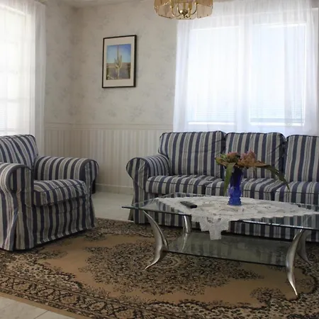 Cedar House Apartment