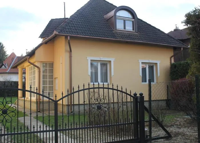 Apartament Cedar House *